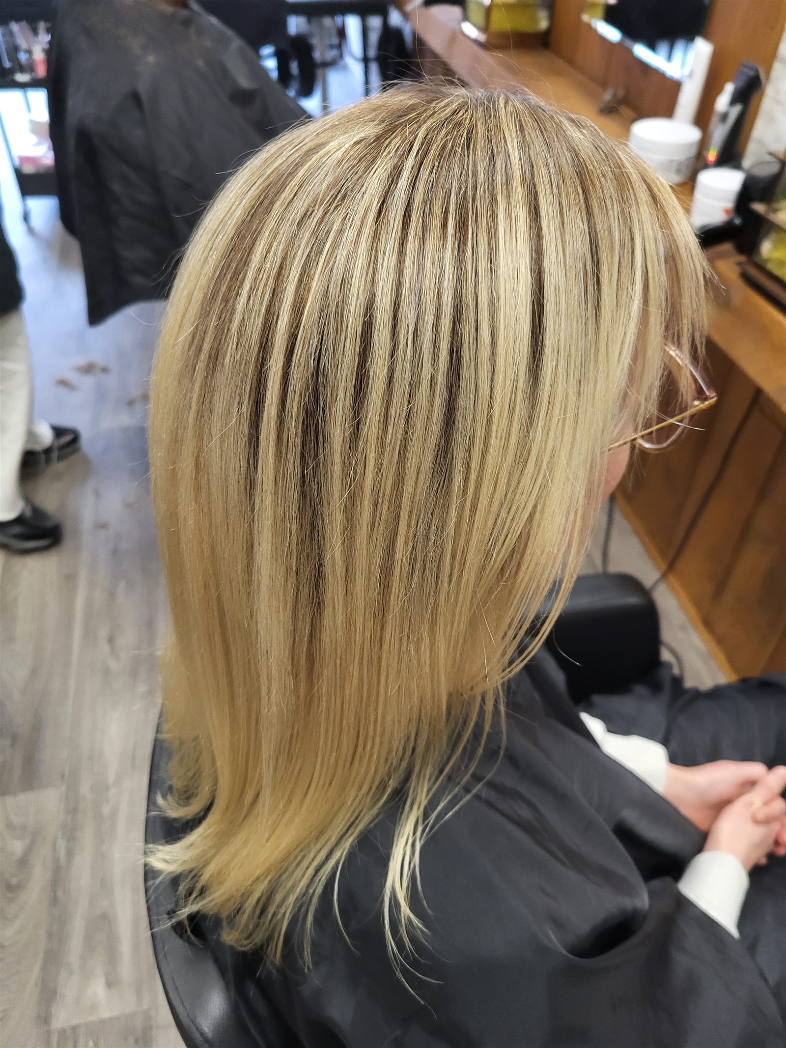 Blonde highlights in halflang haar
